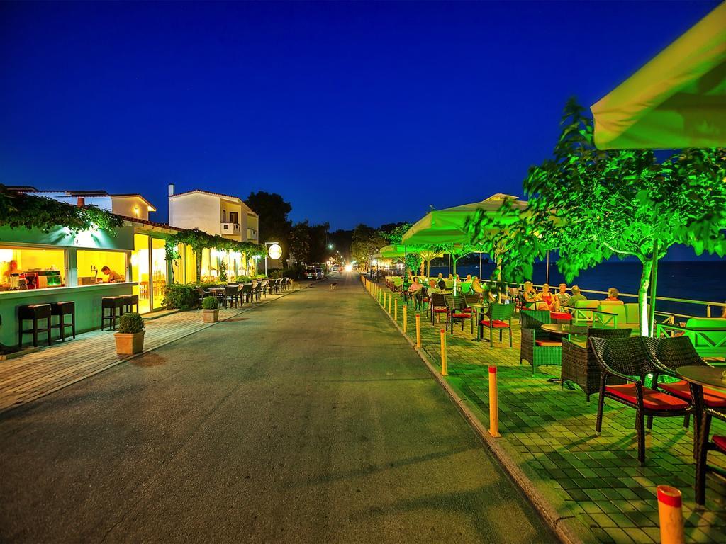 Xenios Dolphin Beach Hotel Posidi Exterior foto