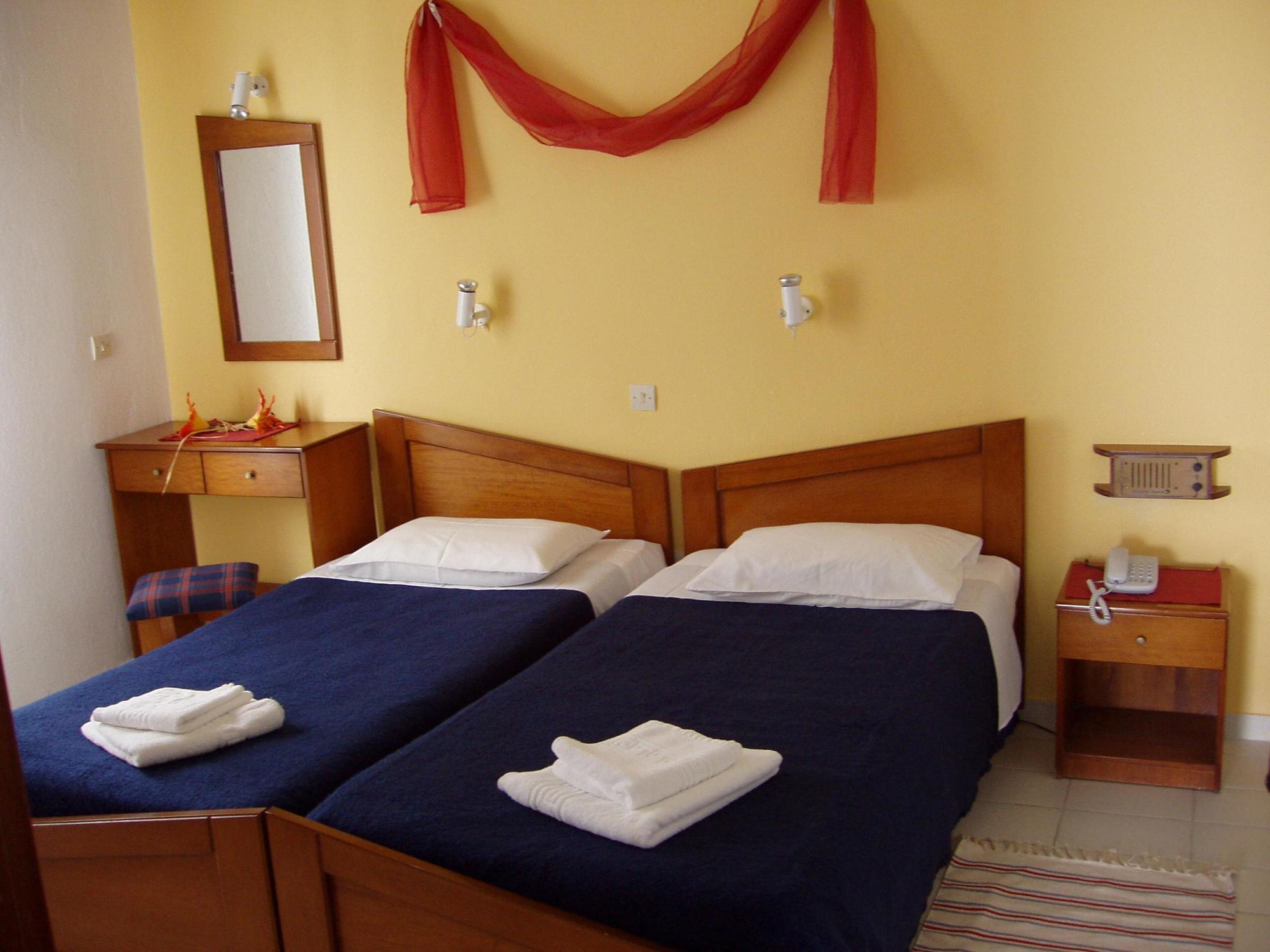 Xenios Dolphin Beach Hotel Posidi Zimmer foto